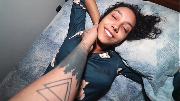 Download Video - Amo acordar levando Gozada Quente na minha Bucetinha - O Max Boss - Nati Roza