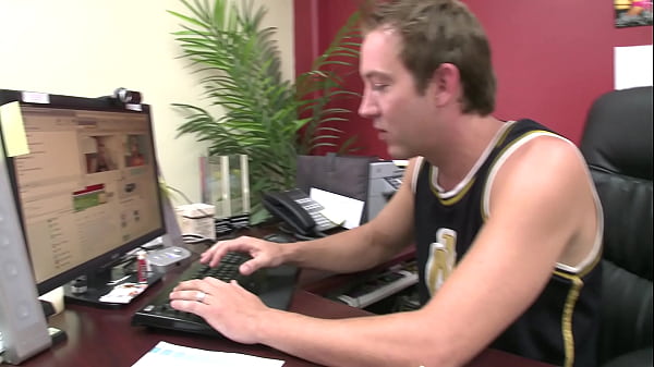 Vanessa Naughty Gets Her Pussy Fucked Live In A Chat Room