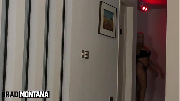 Blonde mackerel Beatriz Sampaio made Anal with pirocudo in the fur - With Mark Butt [Trailer]