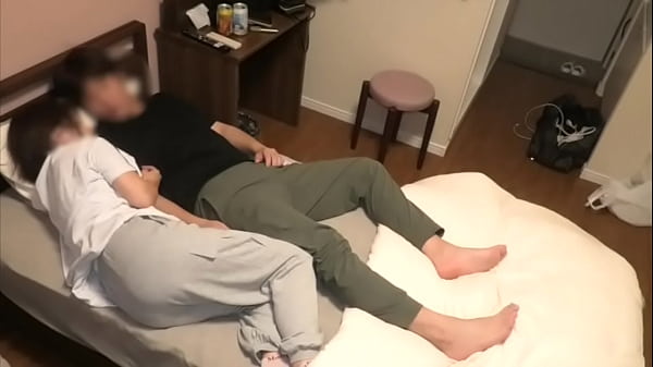 抜きたい時に大◯生彼女がお泊まりしに来て一緒にお...