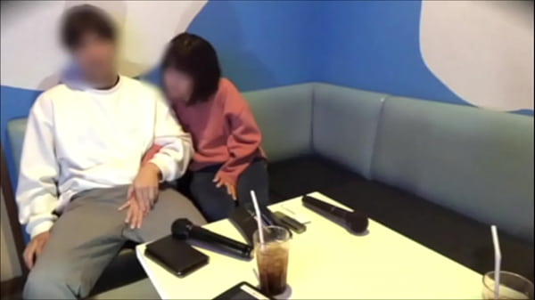 "I can't wait until we get to the hotel. Let's do it here..." said a horny man at a karaoke bar. He showed his erect dick and gave a blowjob and doggy style.