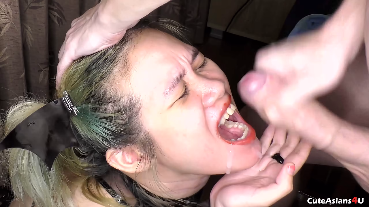 Chica vampiro cachonda prefiere chupar POLLA
                    blowjob doggystyle amateur homemade pigtails asian goth cosplay vampire muchos negros