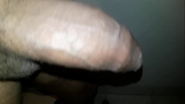 Alguien quiere verga parada dura y gorda