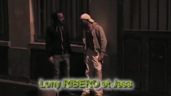 JESS fucked by twinks in discret basement