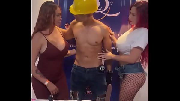 Estaba trabajando en la obra y me encontré con Andreacastro1x y anaithomson  Será que necesitan que les destape...