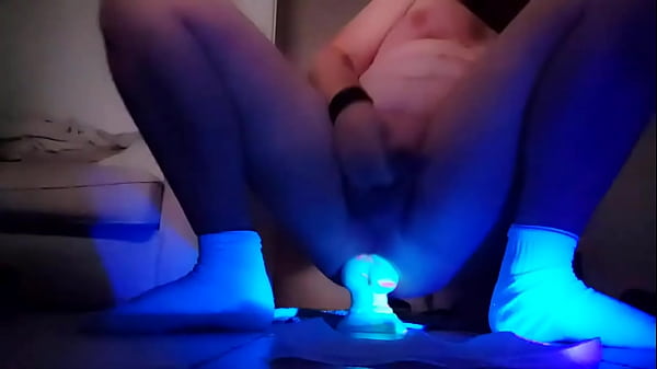 Goldenchibre - UV dildo in ass