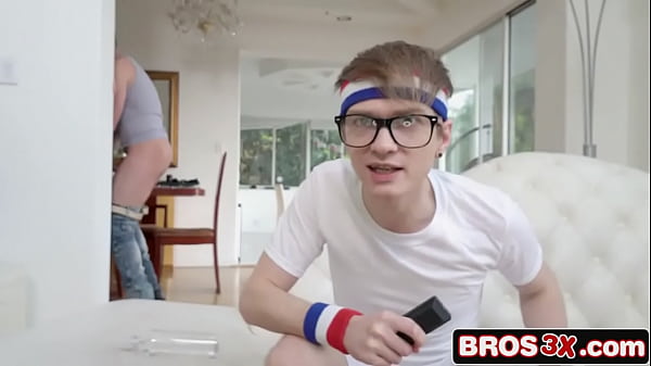 Sexy Teen Fucks Her Nerdy Boyfriend’s Hot - Emily Willis