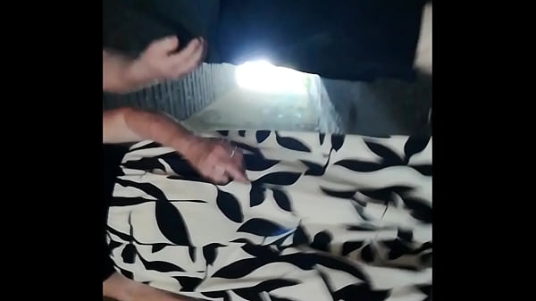 Spaziergang mit Nylonjunge in Birkenstocks