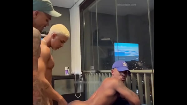 FUDENDO O CAFU&Ccedil;U SAFADO JUNTO COM O MARIDO