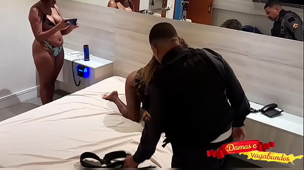 Policeman takes two call girls to the hotel and goes online