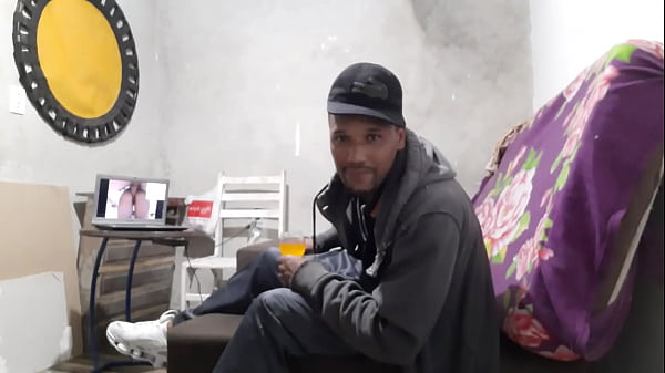 CHAMEI O NAMORADO DA MINHA AMIGA AQUI EM CASA E...