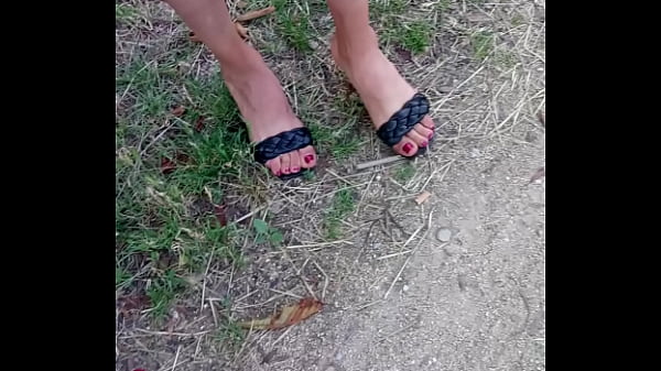 Viewssxtuff - Arab Milf prostitute with impressive sexy toes and heels