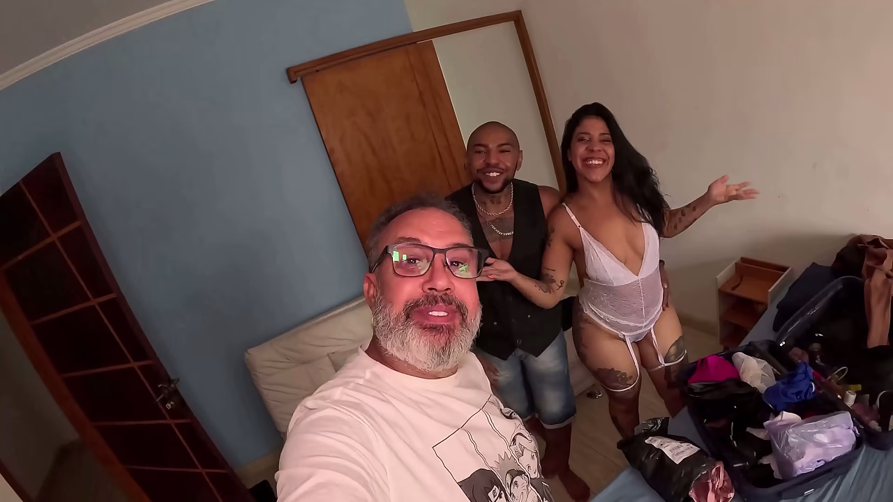 Boyceta e esposa acabaram de sair da carona e entraram na mans&atilde_o