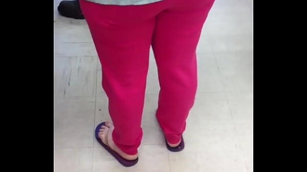 Big booty white gurl i know. I love her but cant talk to her lol!!!