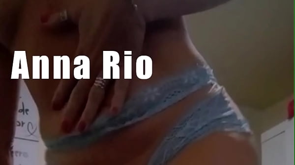 A Musa do Morro Se Masturba Pensando no Pau do Comedor