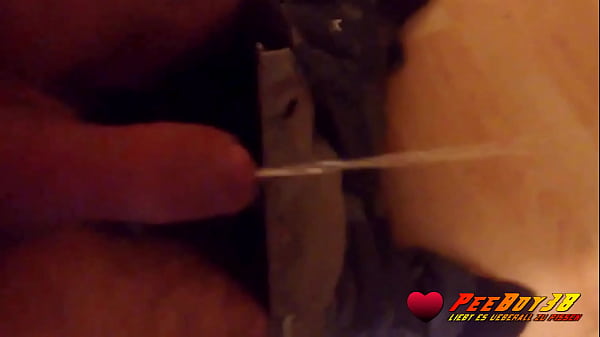 Schön auf den Boden gepinkelt