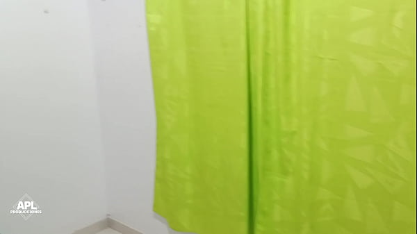 Download Video - Caliente lesbiana seduce a su hermosa empleada de delicioso y gran culo para lamer y follar sus co&ntilde;os&period; PARTE 1