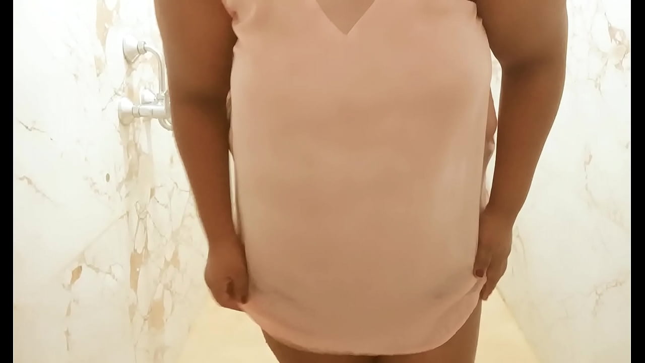 South Indian Aunty New Showing Her Boobs and Pussy