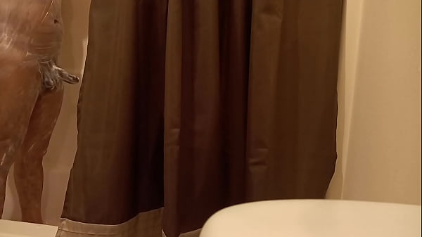 我第一次在浴室自慰视频