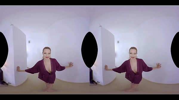 Nikky Dream in her best VR video yet!