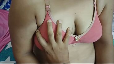 Download Video - Naughty Cutie Ranjana Enjoyed Boob Pressing