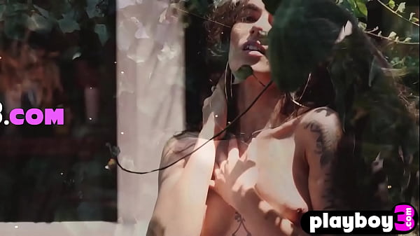 Inked all natural teen exposed hot body so hot babe enjoyed hot striptease