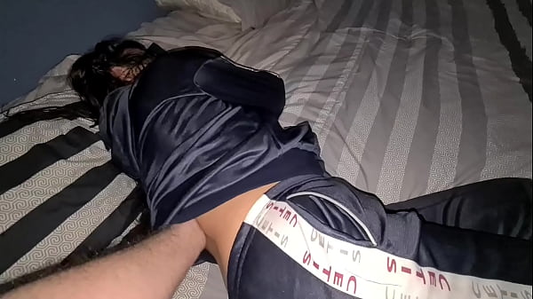 Download Video - Hermoso culo de esta joven estudiante&colon; me deja eyacular adentro de ella mientras le exprimo sus enormes tetas lactantes