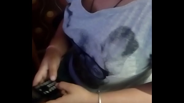 thumb boobs