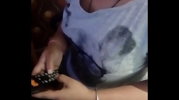 thumb boobs