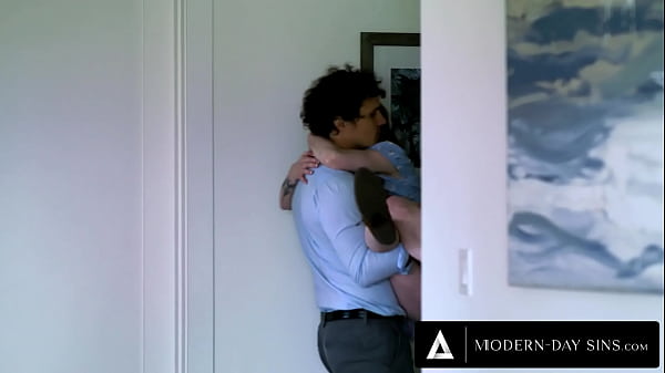 Download Video - MODERN-DAY SINS - SHE GOT MID-AIR FUCKED IN A YOUTUBER'S OLD HOUSE&excl; With Madi Collins and Robby Echo