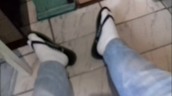 Se excitando de chinelo e meia. 2 Parte