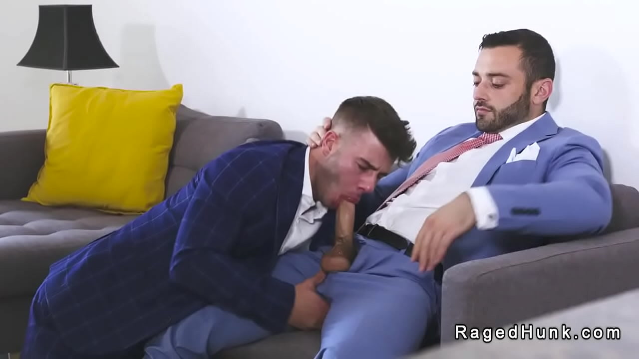 Agentes inmobiliarios de polla grande follan anal en trajes en el sofá
                    anal sucking blowjob handjob guys hairy bigcock analsex jerking bigdick gay footjob reality stud bareback male hunk gaysex ragingstallion ragedhunk muchos negros