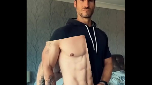 Sao ảnh ấy không soi xuống dưới nhỉ?