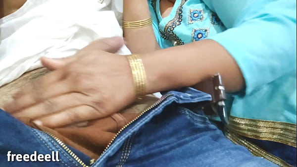 Download Video - Everbest XXX Teen Fucking Maid at Home &lpar;Hindi audio&rpar;