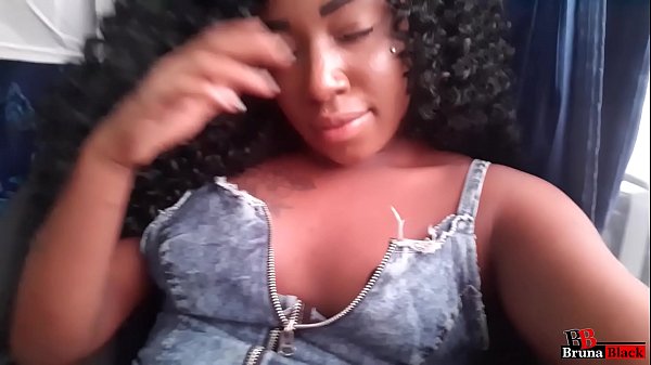 Download Video - Estava brincando no &ocirc;nibus de viagem - Bruna Black