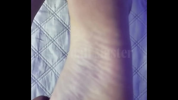 Ruiva da bucetinha apertada me mama antes de eu arrombar ela todinha