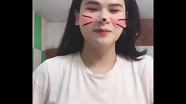 Em linh vú to căng mọng sữa