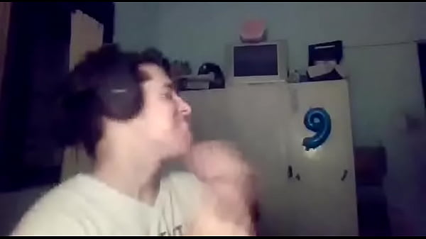 Hombre de dudosa procedencia baila sexy (termin...