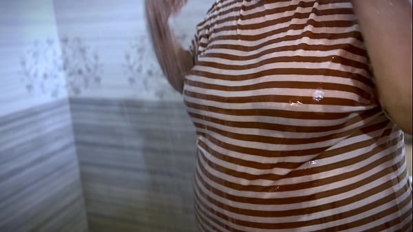 Saudi Stepmom Shower In Hotel Toilet front of Stepson