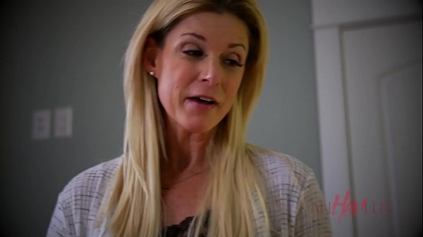 Online lovers sneak peek