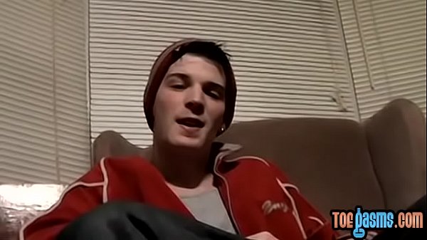 Foot fetish twink works on his fat cock until i...