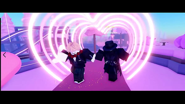 Dançando com essas vadias safadas coloquei elas na vara pra sentar