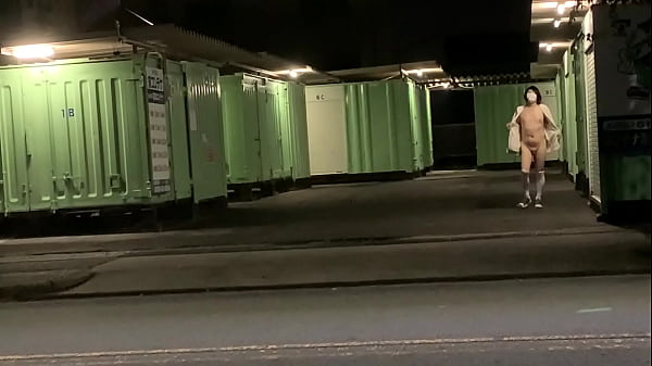 女装子まゆちゃんが深夜のコンテナハウスで全裸に...