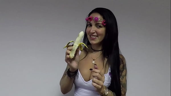 Elisa Sanches with Ricco Suave behind the scenes recorded by Binho Ted
