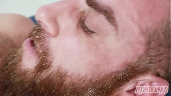 Download Video - Massageando o C&uacute; do cara casado e fazendo ele gozar&excl;&excl;&excl;