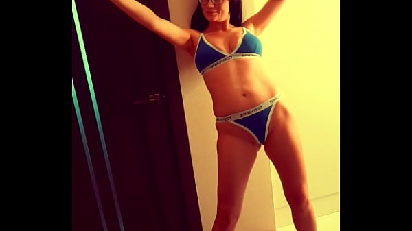 The tanned brunette is tanning, shamelessly pissing and filming everything on the phone!