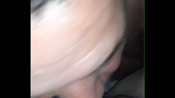 un negro vergon le destroza la vagina a una virgen