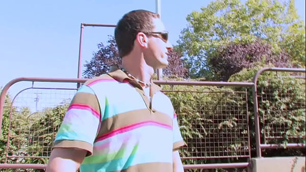 Roxy Jezel se fait enculer par derri&egrave;re en lingerie fine et bas r&eacute;silles