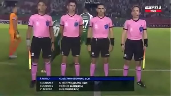 Orientito petrolero en su casa