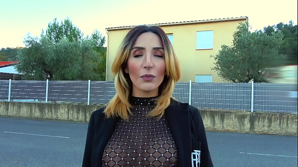 Busty slut Soraya explores her fantasy.